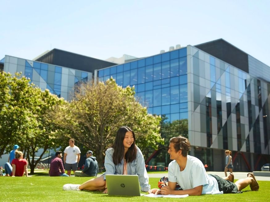 Chi phí du học University of Canterbury