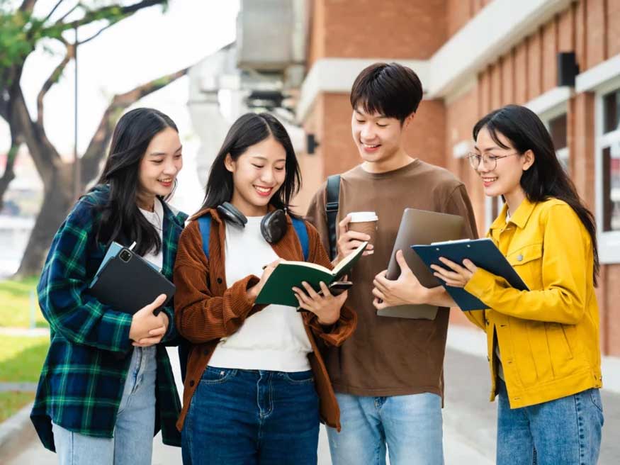 Cơ hội việc làm và triển vọng sau khi tốt nghiệp hệ 2+2