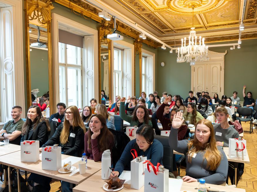 Đại học Anglo American University có phù hợp với sinh viên Việt Nam?
