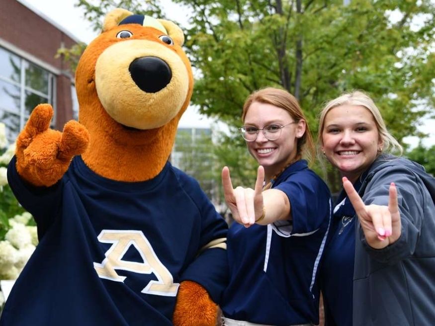 Học bổng và hỗ trợ tài chính tại University of Akron