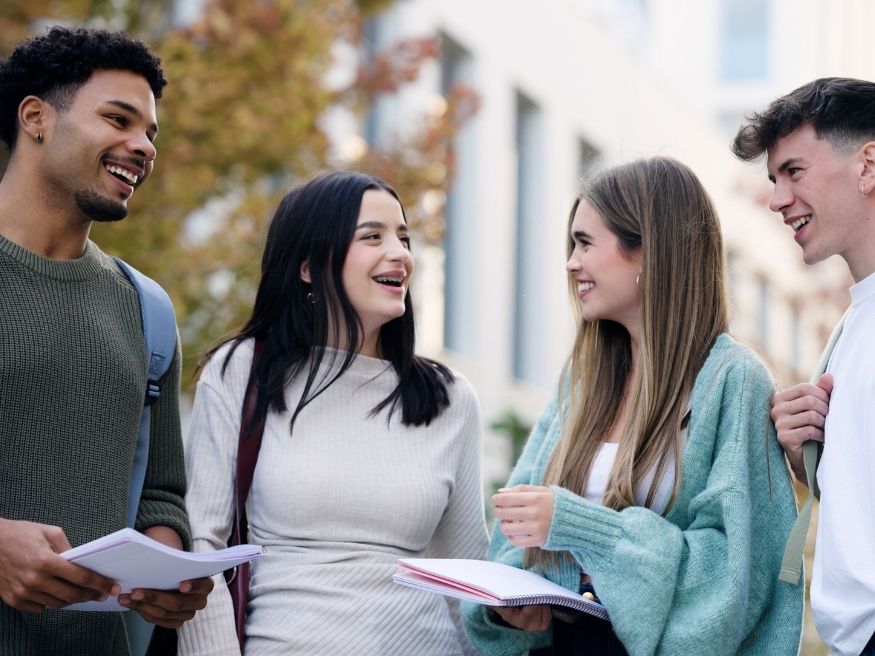 Cơ hội ở lại làm việc và định cư sau khi du học thạc sĩ Canada
