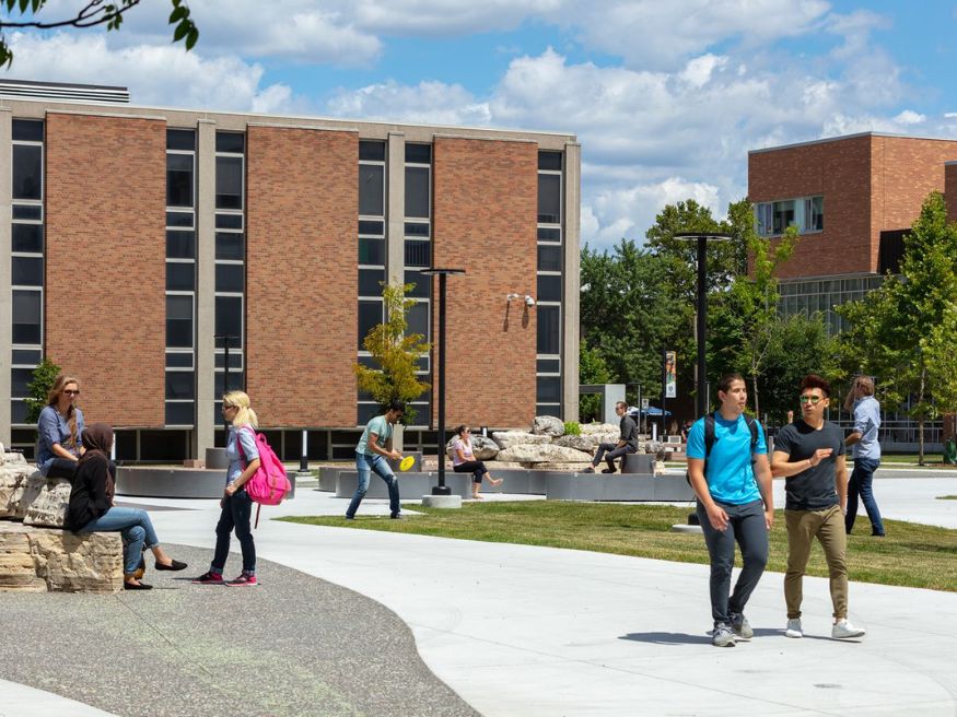 Học bổng và hỗ trợ tài chính tại Đại học Windsor