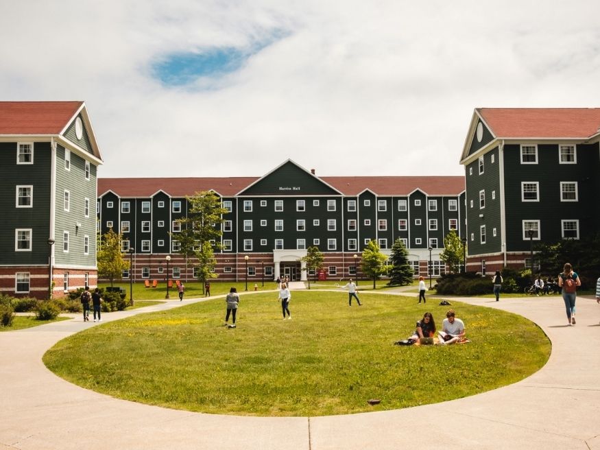 Học bổng và hỗ trợ tài chính tại Cape Breton University