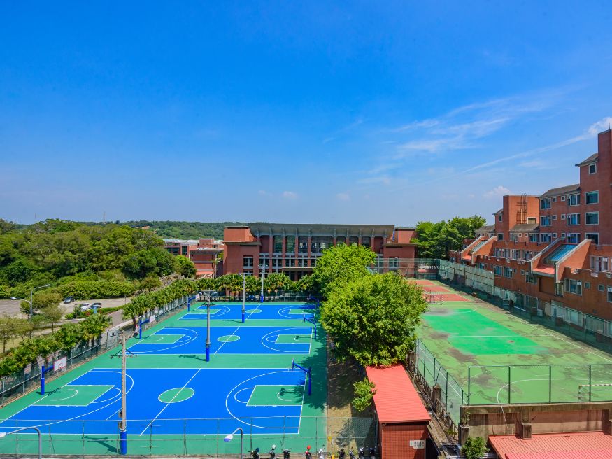 Ngôn ngữ giảng dạy & tính quốc tế của chương trình