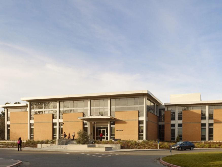 Giải đáp thắc mắc thường gặp về Đại học University of California Davis