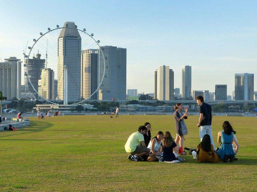 Câu hỏi thường gặp về mức lương trung bình ở Singapore