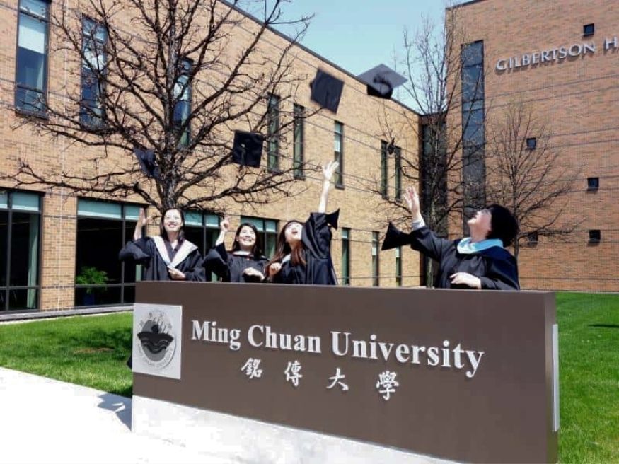 Ưu điểm và hạn chế của Đại học Minh Truyền