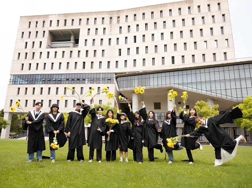 Học phí và chi phí sinh hoạt và học bổng Đại học Nguyên Trí